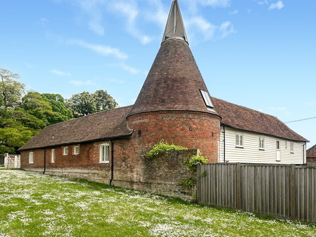 The Oast - New Shelve Farm Lets External View