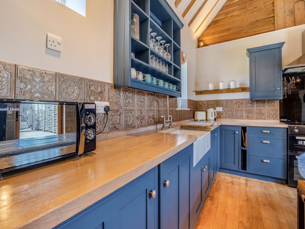 The Manor Pen - New Shelve Farm Lets Kitchen