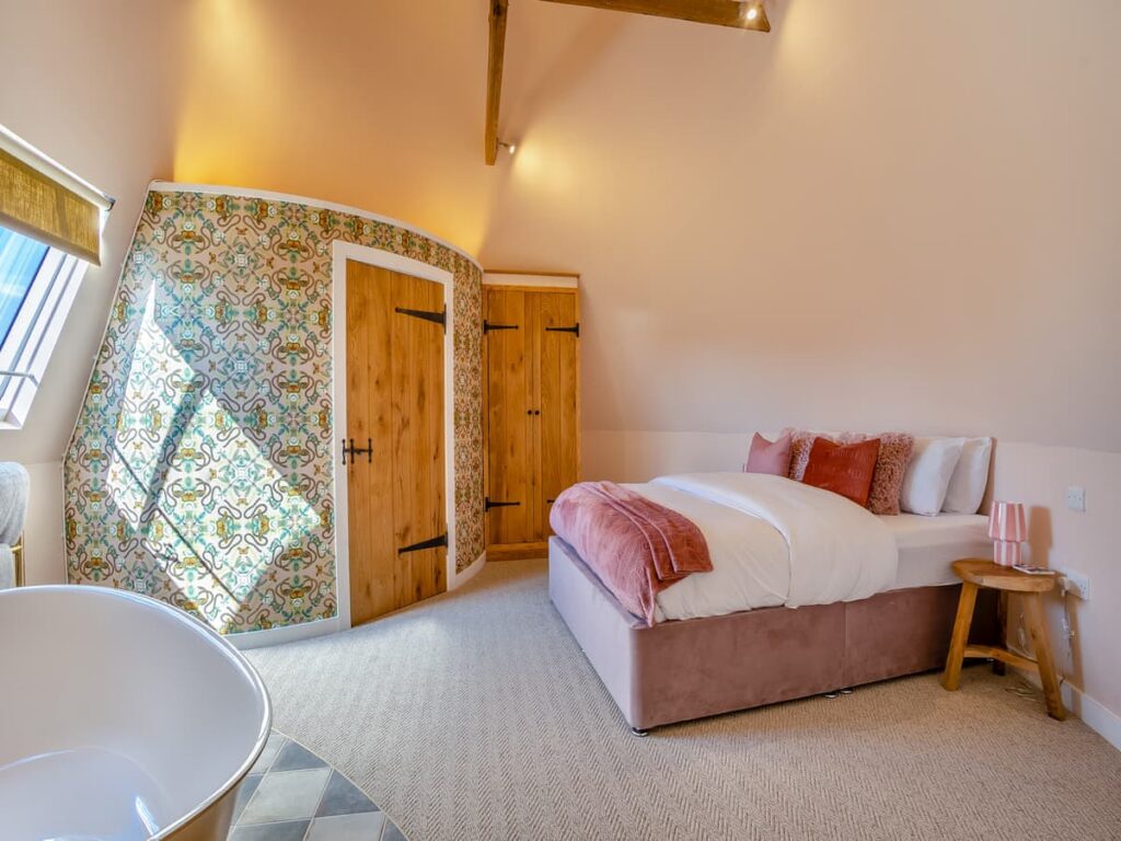 The Oast - New Shelve Farm Lets Bedroom