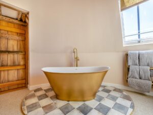 Roll Top Bath at New Shelve Farm Lets