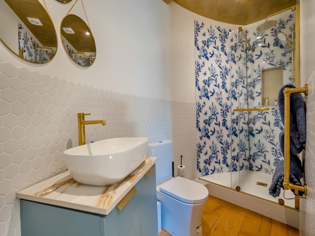 New Shelve Farm Lets - Bathroom